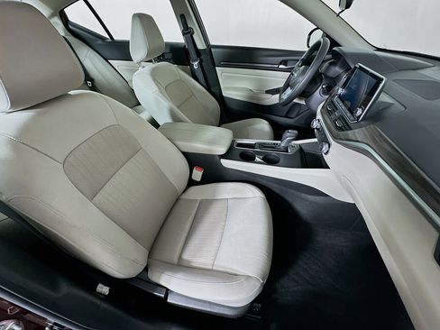 Used 2025 Nissan Altima 2.5 SV FWD image 28