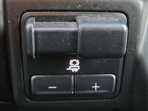 Used 2022 Chevrolet Silverado 2500 Custom w/ Custom Value Package image 14