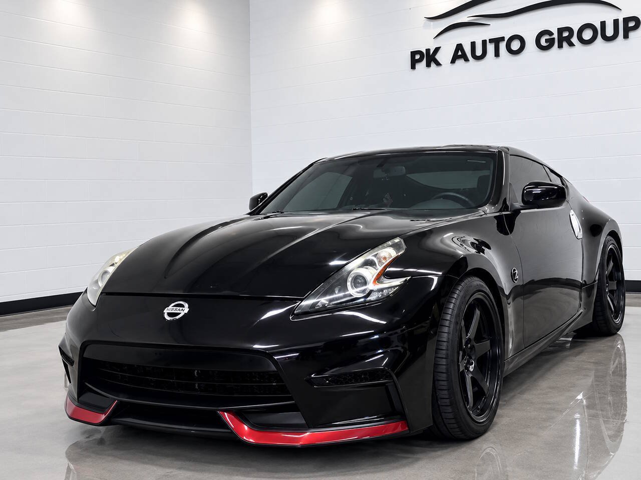 Used 2012 Nissan 370Z Coupe w/ Sport Pkg RWD image 1