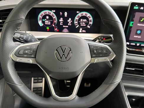 New 2026 Volkswagen Tiguan SE R-Line FWD image 11