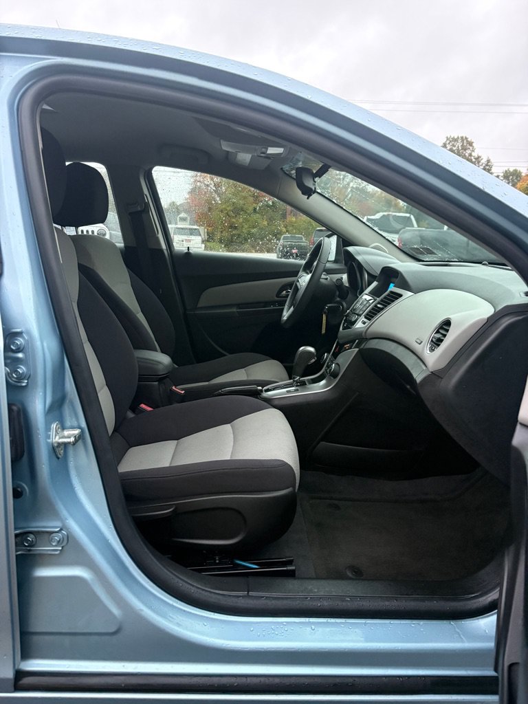 Used 2012 Chevrolet Cruze LS w/ Connectivity Package FWD image 11