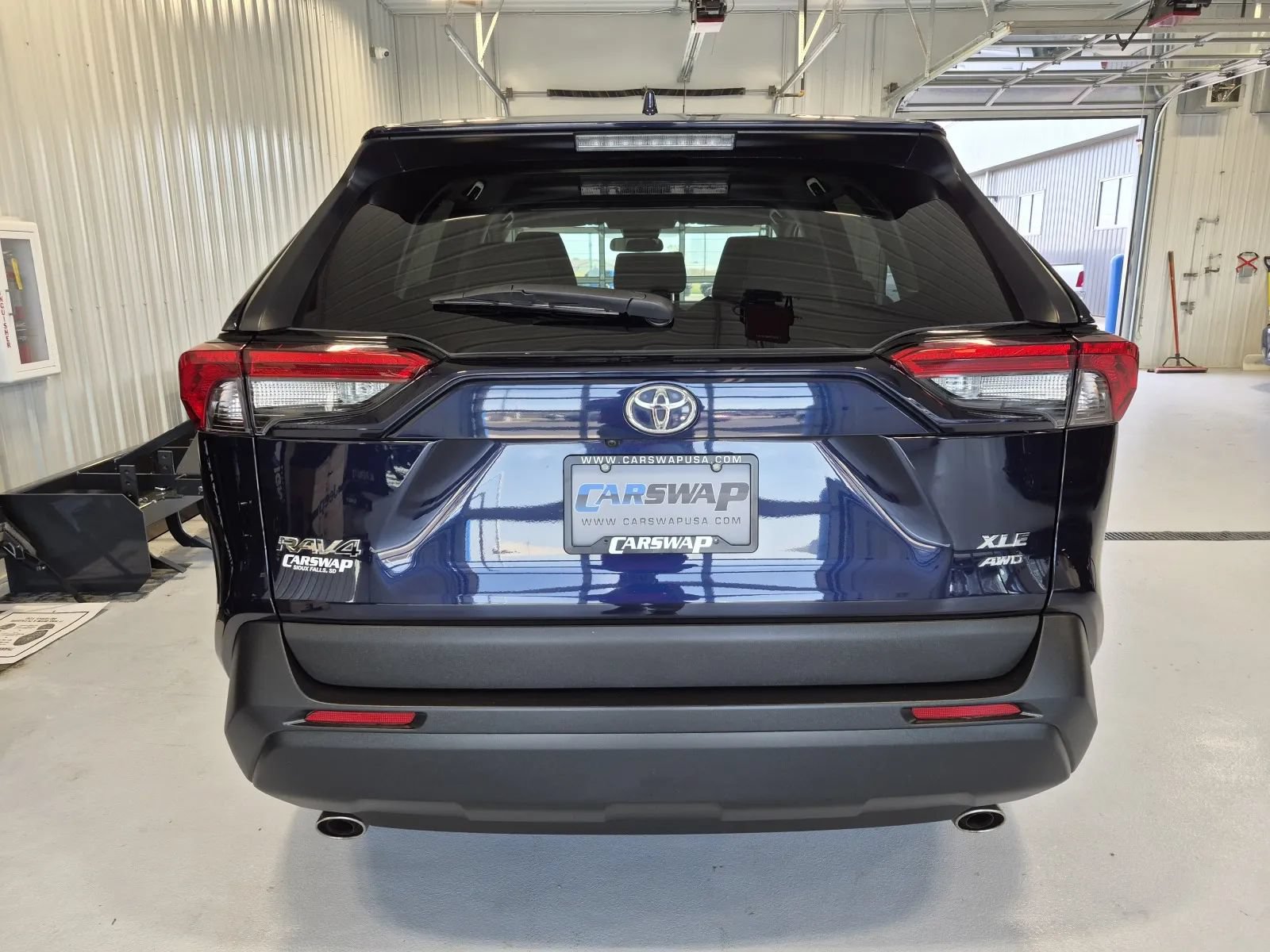Used 2025 Toyota RAV4 XLE AWD/4WD image 4
