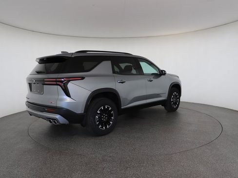 Used 2025 Chevrolet Traverse Z71 w/ Enhanced Driving Package image 18