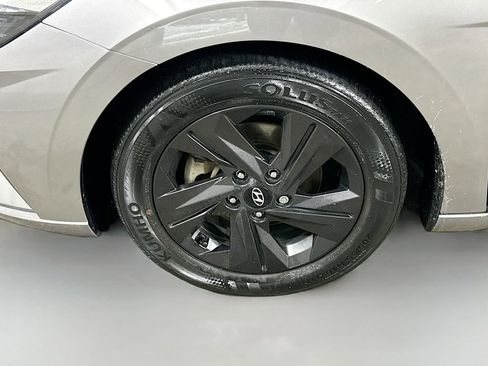 Used 2022 Hyundai Elantra SEL w/ Preferred Accessory Package image 8