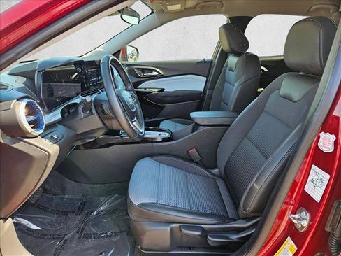 Used 2025 Chevrolet Trax LT w/ LT Convenience Package FWD image 21