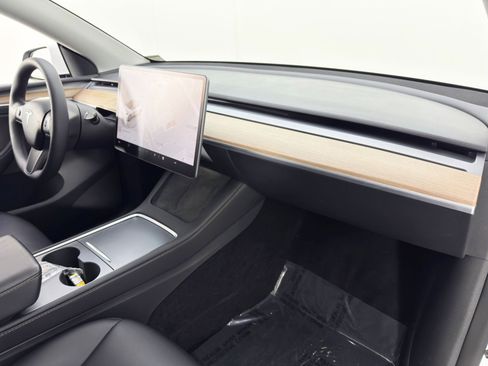 Used 2023 Tesla Model Y Long Range image 15