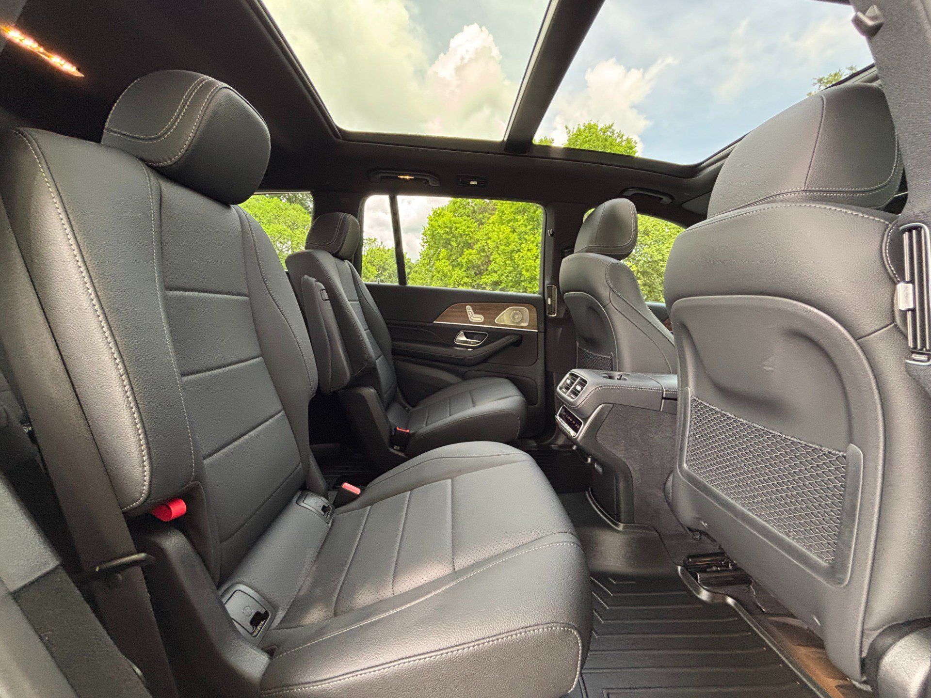 Used 2025 Mercedes-Benz GLS 450 4MATIC w/ AMG Line Exterior image 19
