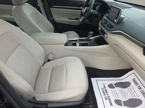 Used 2022 Nissan Altima 2.5 SV FWD image 12