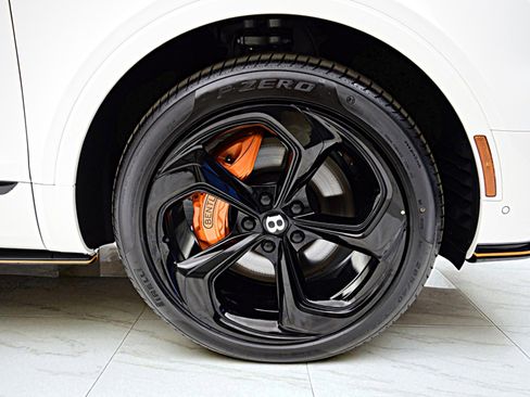 New 2025 Bentley Bentayga image 43