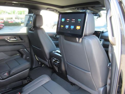 New 2026 GMC Yukon Denali w/ Denali Reserve Package AWD/4WD image 12