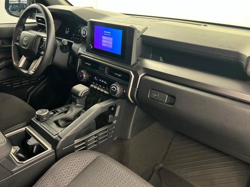 Certified 2025 Toyota 4Runner SR5 AWD/4WD image 22