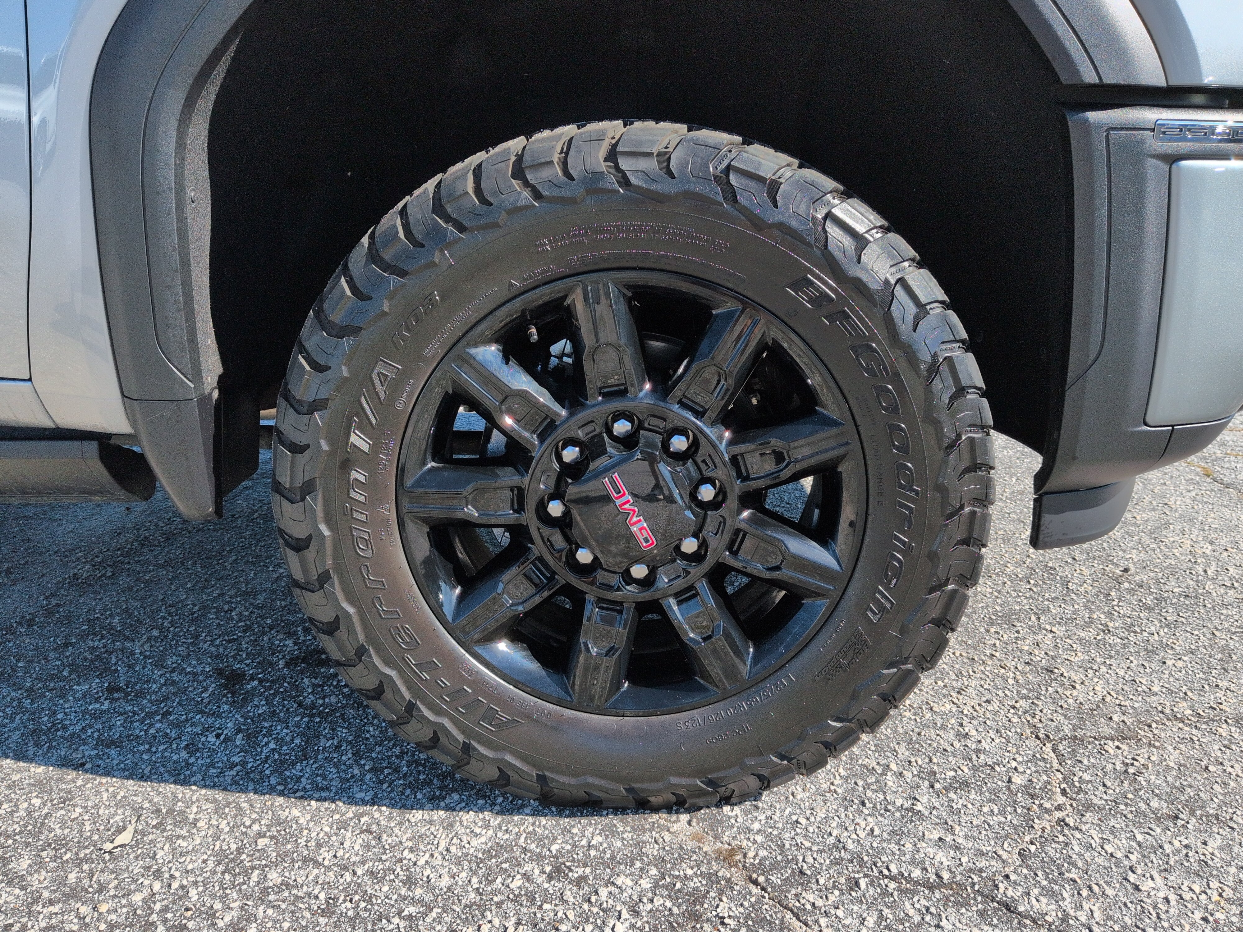 Used 2025 GMC Sierra 2500 AT4 w/ AT4 Premium Plus Package AWD/4WD image 9