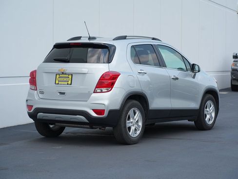 Used 2019 Chevrolet Trax LT w/ LT Convenience Package FWD image 3