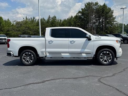 Used 2022 Chevrolet Silverado 1500 High Country AWD/4WD image 2