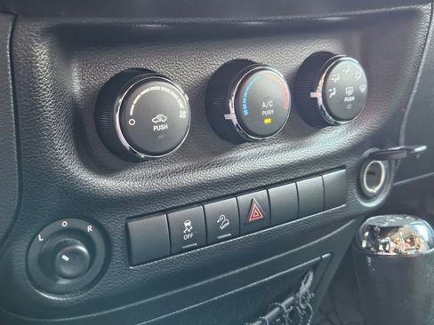 Used 2018 Jeep Wrangler Unlimited Sport S image 9