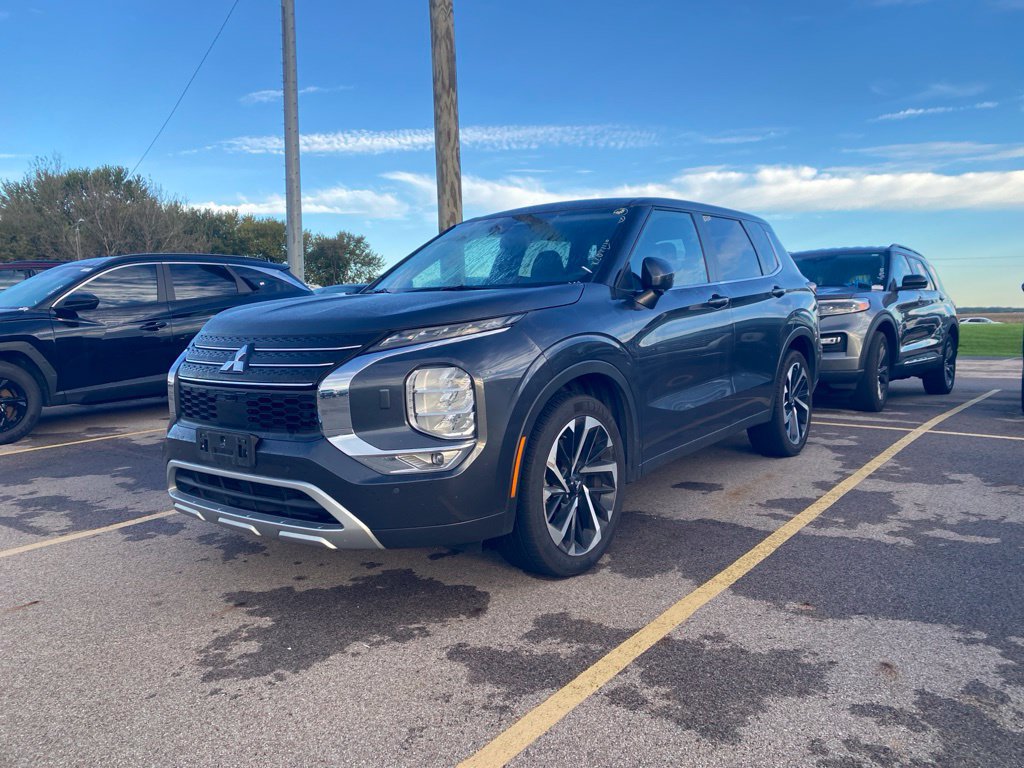 Used 2024 Mitsubishi Outlander SE AWD/4WD image 16