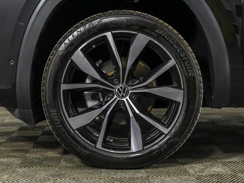 Used 2024 Volkswagen Atlas SEL Premium R-Line image 25