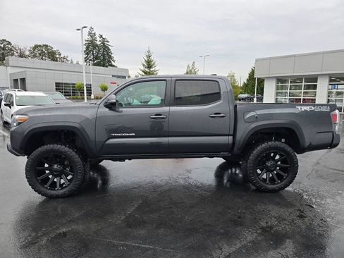 Used 2023 Toyota Tacoma TRD Off-Road w/ Technology Package image 6