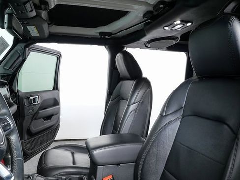 Used 2022 Jeep Wrangler Unlimited Sahara image 5