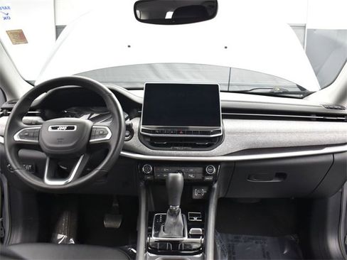 Used 2022 Jeep Compass Latitude image 8