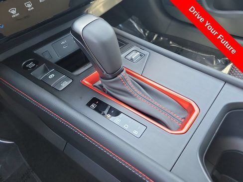 Used 2025 Nissan Kicks SR FWD image 17