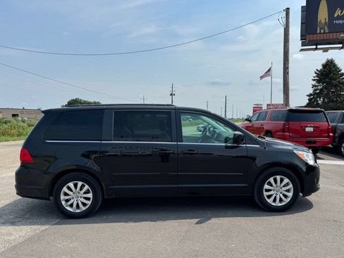 Used 2013 Volkswagen Routan SE FWD image 32
