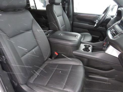 Used 2024 Chevrolet Suburban Z71 image 12
