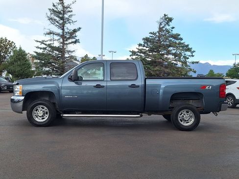 Used 2010 Chevrolet Silverado 2500 LT w/ Interior Plus Package AWD/4WD image 6
