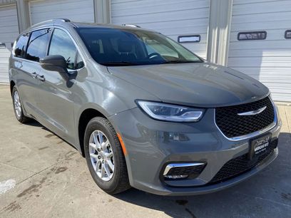 Used 2022 Chrysler Pacifica Touring-L
