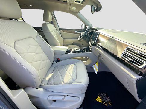 New 2026 Volkswagen Atlas SE FWD image 23