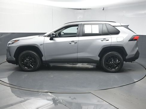 Used 2022 Toyota RAV4 XLE image 5