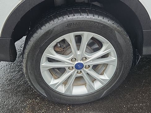 Used 2017 Ford Escape SE w/ SE Cold Weather Package AWD/4WD image 25