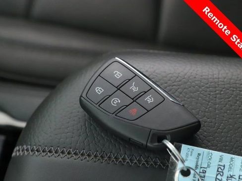 Used 2024 GMC Yukon XL Denali image 3