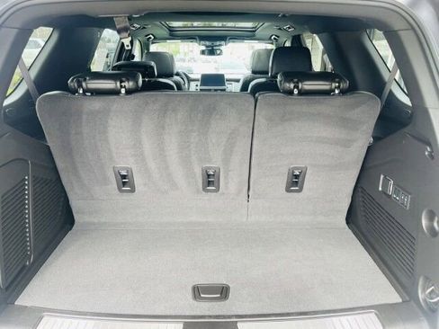 Used 2024 Chevrolet Tahoe Z71 w/ Luxury Package image 9