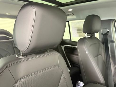 New 2025 Land Rover Defender 110 S image 28