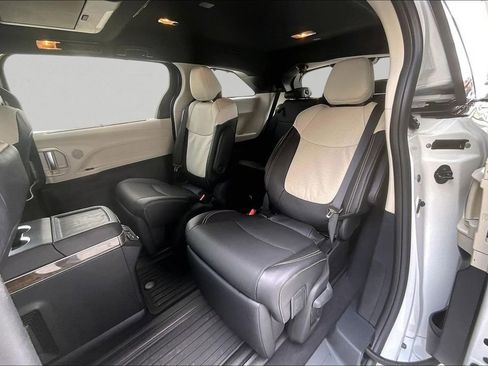New 2026 Toyota Sienna Platinum image 19