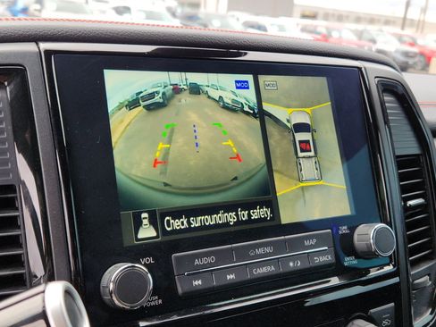 Used 2024 Nissan Titan PRO-4X w/ Pro-4x Convenience Package image 15