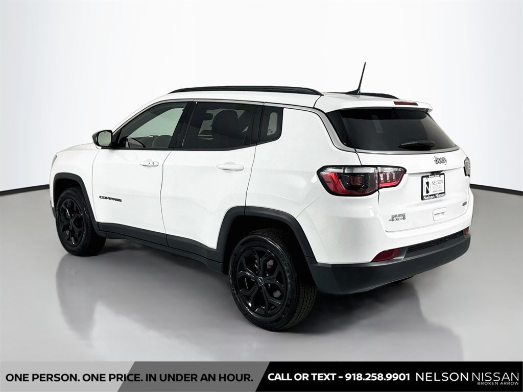Used 2025 Jeep Compass Latitude w/ Convenience Group AWD/4WD image 7