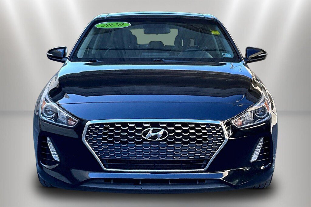Used 2020 Hyundai Elantra GT w/ Style Package 02 FWD image 2