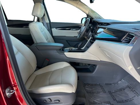Used 2025 Cadillac XT6 Premium Luxury w/ Technology Package FWD image 15