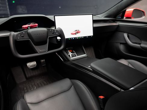 Used 2022 Tesla Model S Plaid image 2