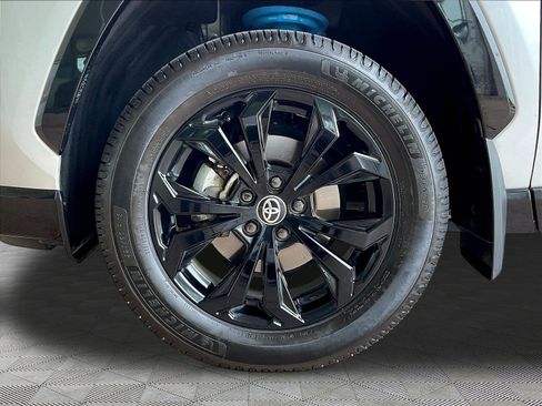 Used 2023 Toyota RAV4 XSE AWD/4WD image 32
