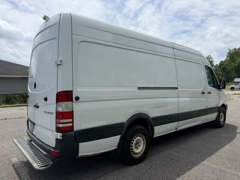 Used 2015 Mercedes-Benz Sprinter 2500 image 3