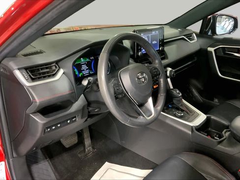 Used 2022 Toyota RAV4 SE w/ Weather & Moonroof Package AWD/4WD image 18