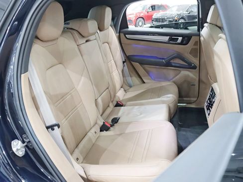 Used 2023 Porsche Cayenne S AWD/4WD image 31