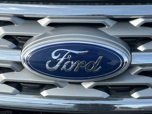 Used 2019 Ford Explorer Limited w/ Class III Trailer Tow Package image 10