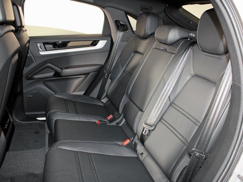 New 2026 Porsche Cayenne S image 34