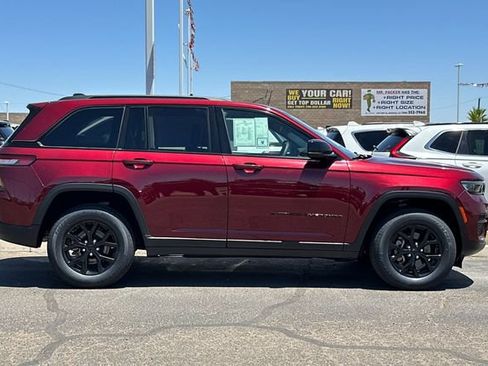 Certified 2024 Jeep Grand Cherokee Altitude AWD/4WD image 2