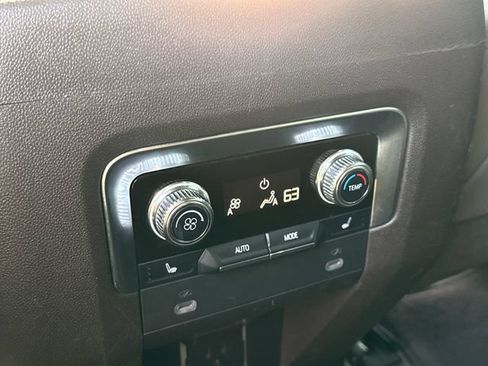 Used 2021 GMC Yukon XL SLT w/ SLT Luxury Package AWD/4WD image 14