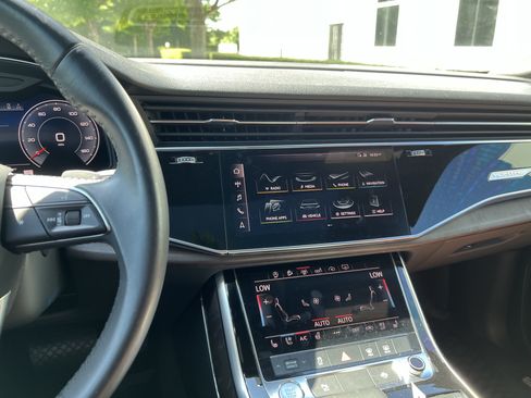Used 2019 Audi Q8 Premium Plus w/ Premium Plus AWD/4WD image 31